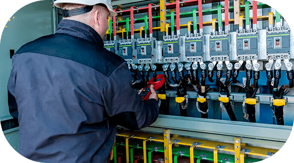 Cursos e Treinamentos 4 NR 10 - BÁSICO - SEGURANÇA E SAÚDE EM TRABALHOS COM ELETRICIDADE - (FORMAÇÃO E RECICLAGEM)